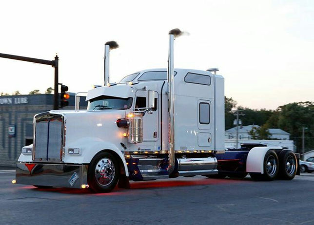 Kenworth W900L