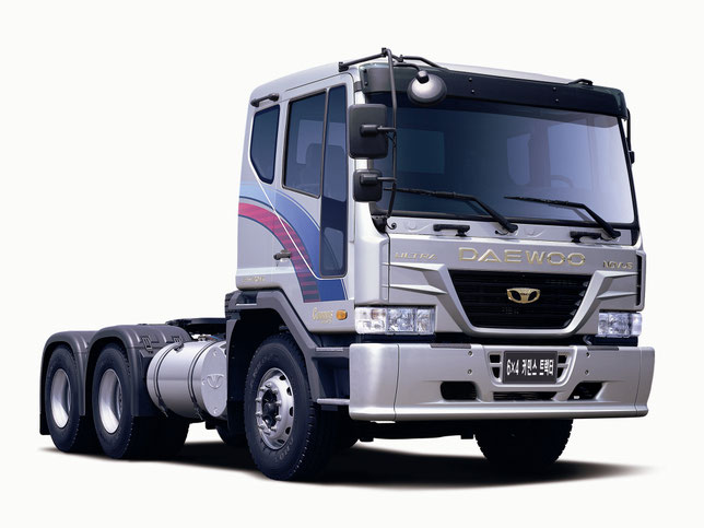 Daewoo Novus 6 × 4 Sattelzugmaschine